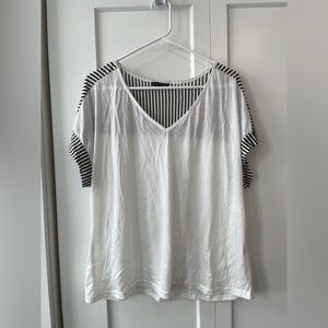 Iight weight v neck shirt with black and white stripe detail